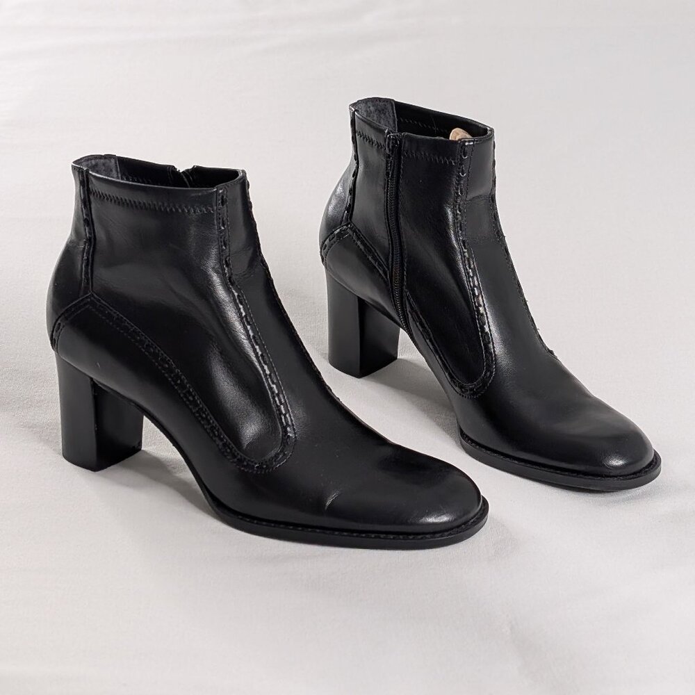 VTG Black Faux Leather Block Heel Embroidered Detail Side Zipper Ankle Boots